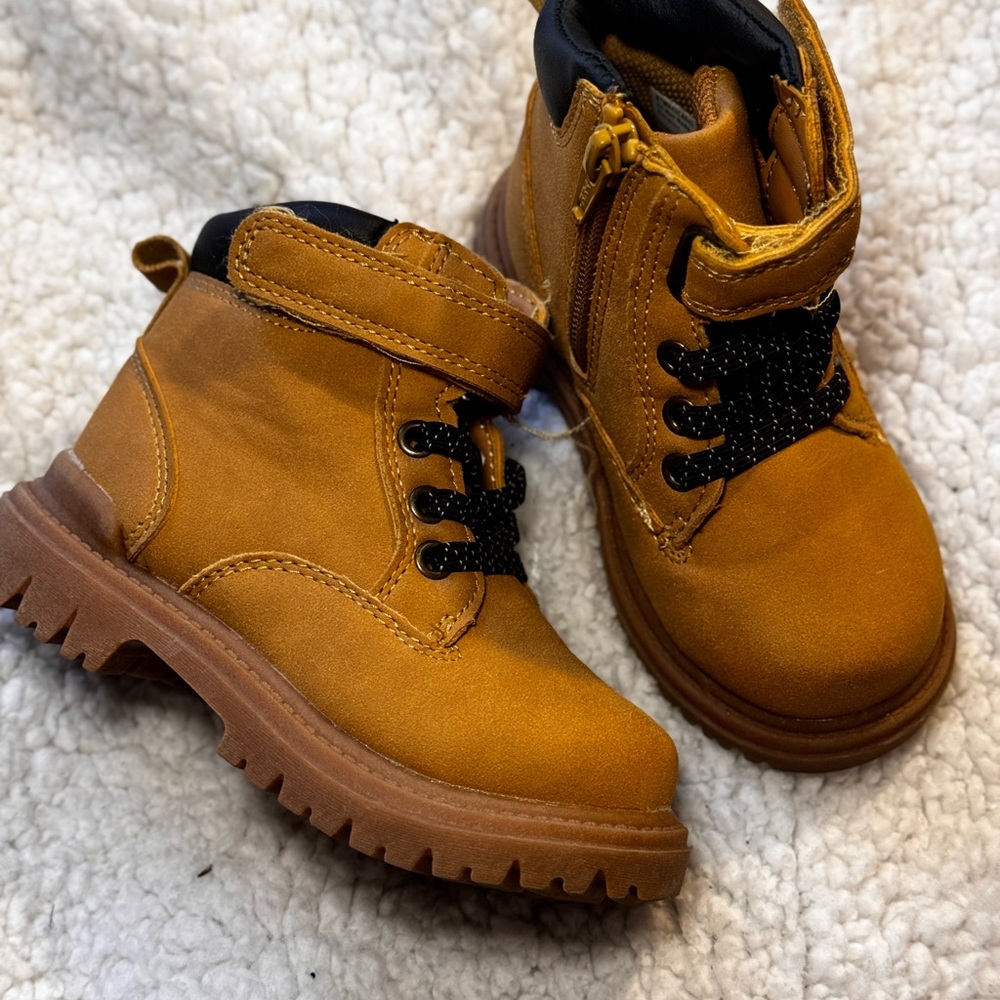 Boots used one time/ Shoes good conditions
